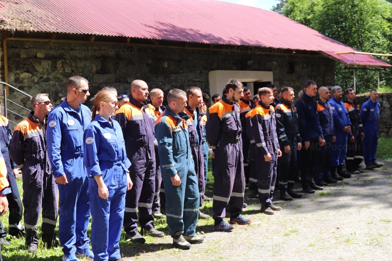 В Северной Осетии прошло открытие Всероссийских сборов по альпинистской  подготовке спасателей МЧС России - Новости - Главное управление МЧС России  по Ставропольскому краю