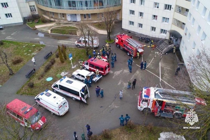 И пожар ликвидировали и людей спасли, к счастью условно