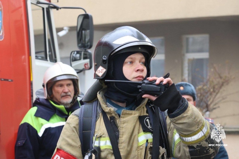 И пожар ликвидировали и людей спасли, к счастью условно